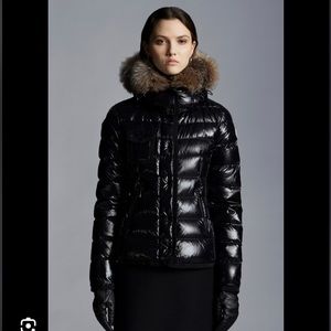MONCLER ARMOISE SHORT DOWN WINTER JACKET